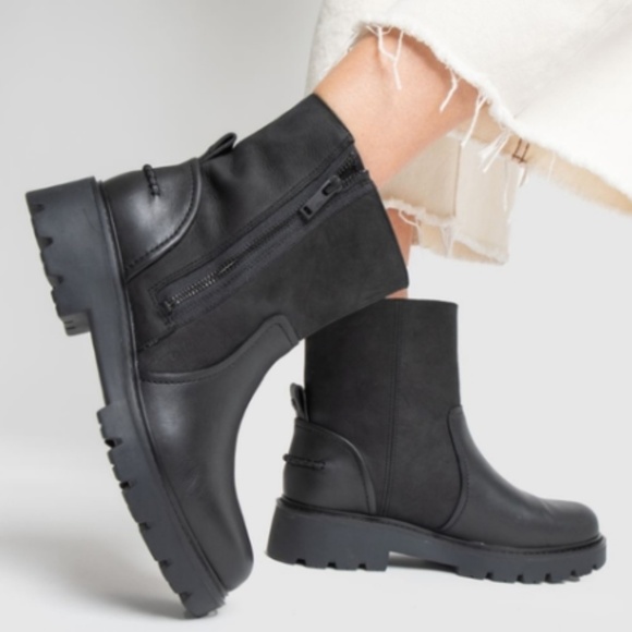 UGG POLK LEATHER BOOTS NEW - Picture 1 of 10